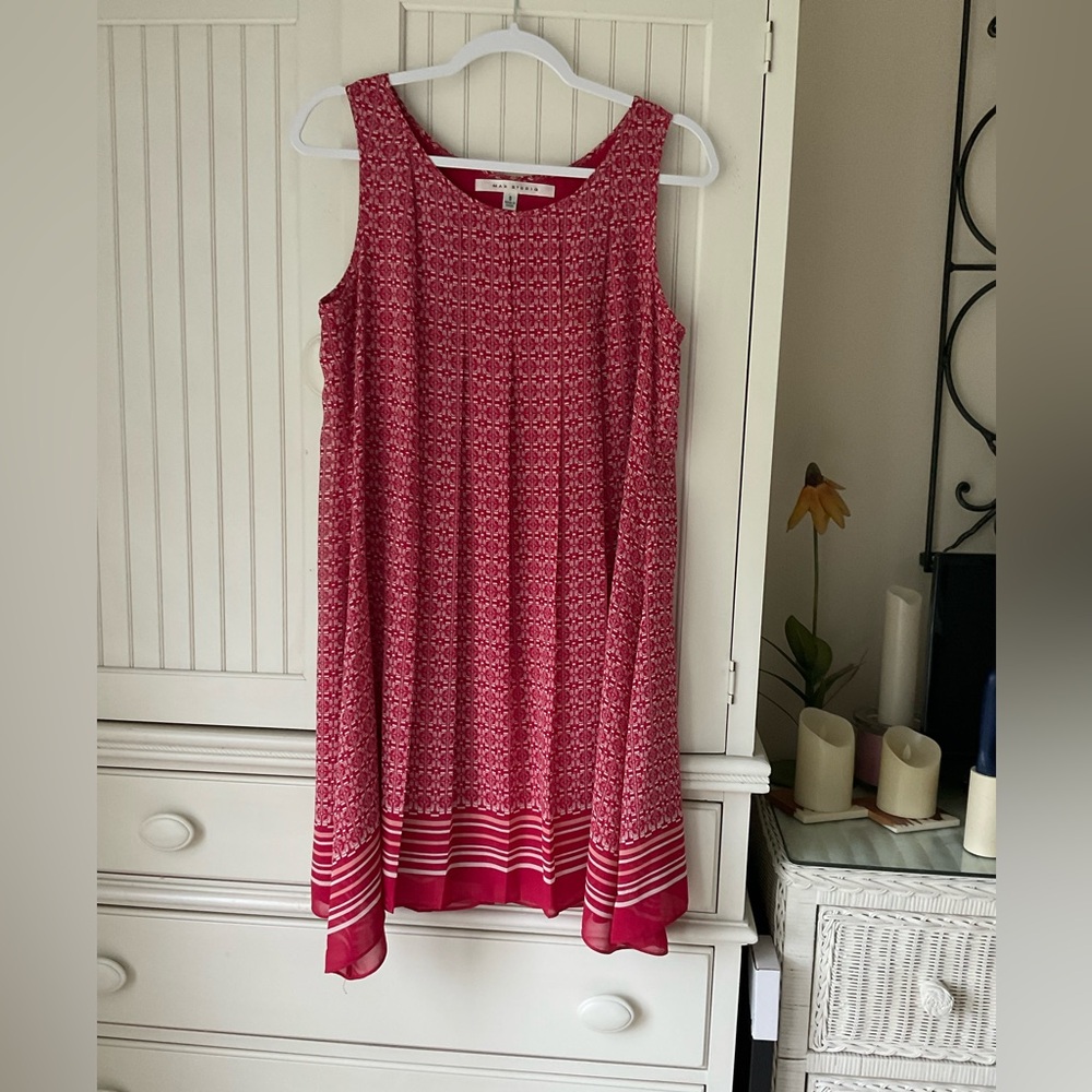 Beautiful Red & White Pleated Max Studio Sleeveless Summer Dress ☀️